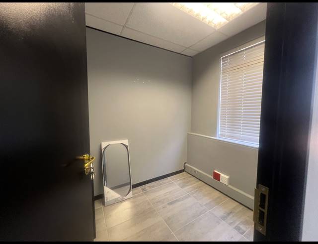 146M² OFFICE TO LET IN HYDE PARK